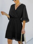 Kelsey - Élégante robe mini à pois suisses avec manches évasées