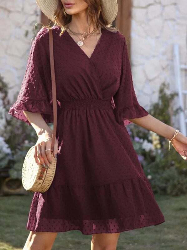 Kelsey - Élégante robe mini à pois suisses avec manches évasées – Image 2