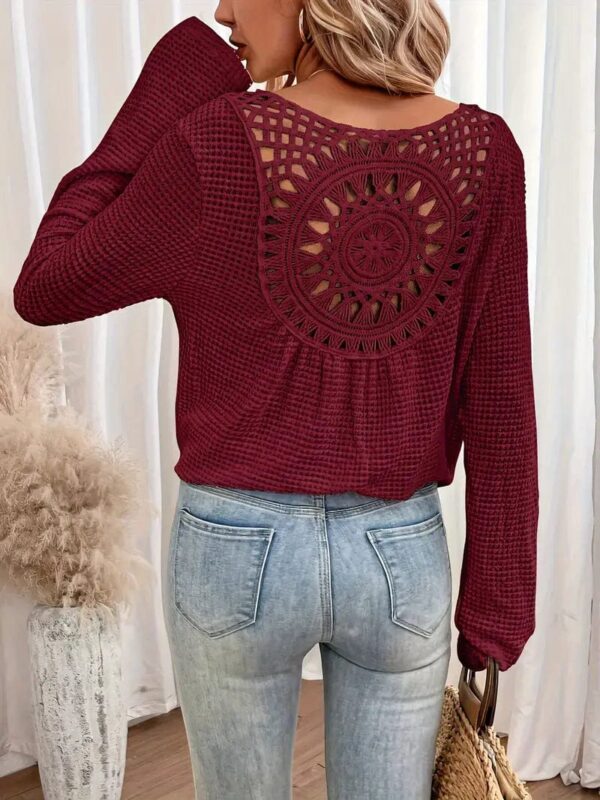 Angèle - Pull à col en V en maille gaufrée – Image 5