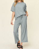 Kiera - Ensemble t-shirt ample à col rond texturé et pantalon à jambes larges