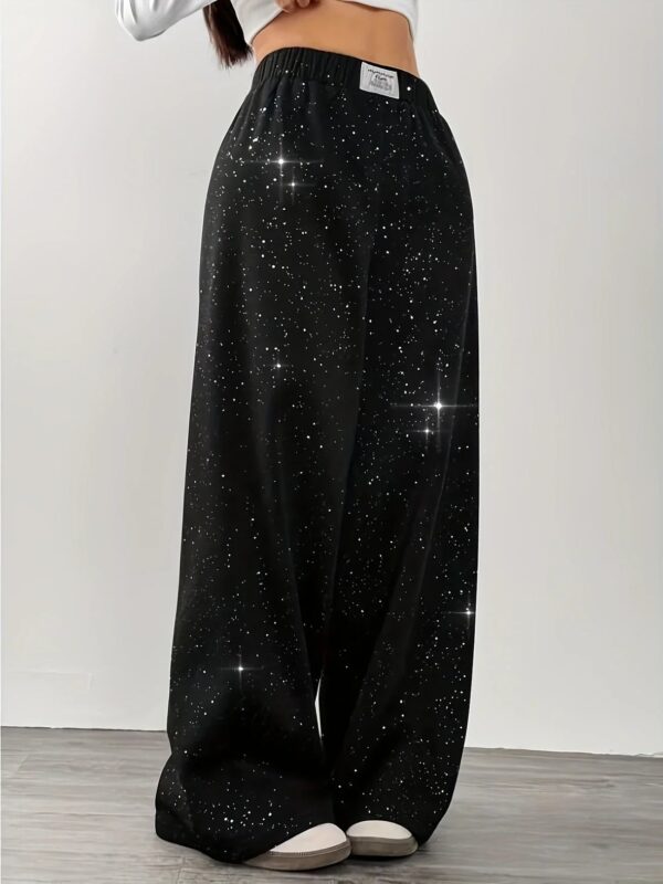 Belva - Pantalon à jambes larges avec imprimé étoiles et galaxies pour femmes – Image 4